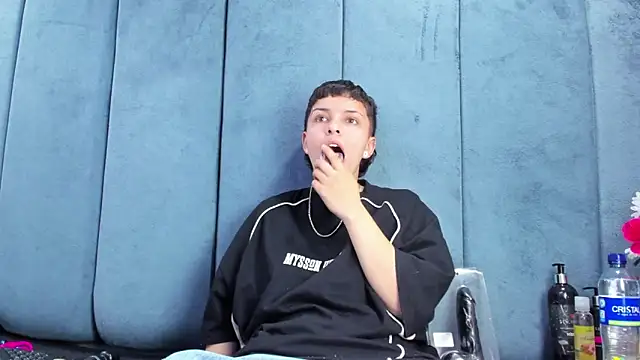 Megan Thompson  online show from February 14, 2026, 2:23 am