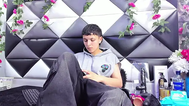 Megan Thompson  online show from October 17, 2025, 2:15 am