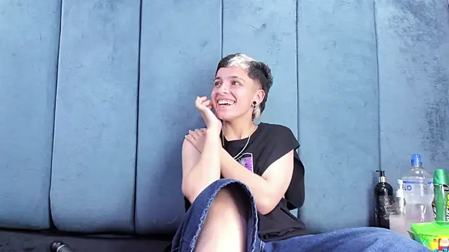 Megan Thompson  online show from April 15, 2026, 2:17 am