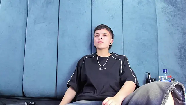 Megan Thompson  online show from March 25, 2026, 2:12 am