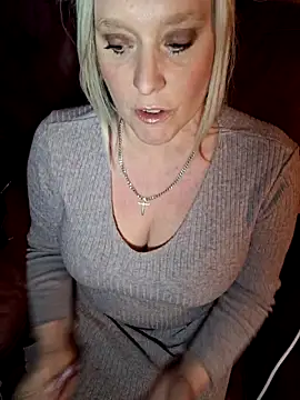 Bouncy-Bella28X online show from February 3, 2026, 10:48 pm