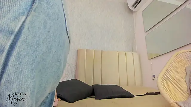 keyla mejia online show from February 26, 2026, 12:05 pm