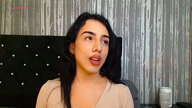 Alicee Moonn online show from April 16, 2026, 6:52 pm