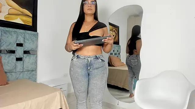 Snapshot of tamara_lovv chatting on October 17, 2025, 12:51 pm tamara lovv online show from October 17, 2025, 12:51 pm