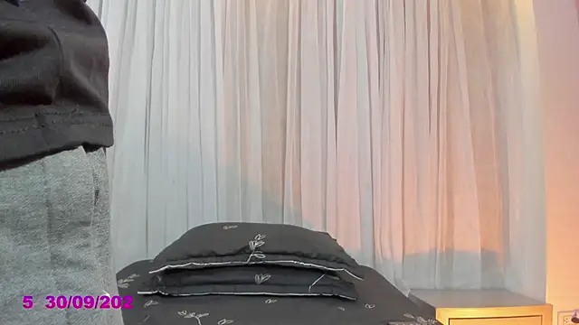 Ronny and Sophia online show from September 30, 2025, 8:15 pm