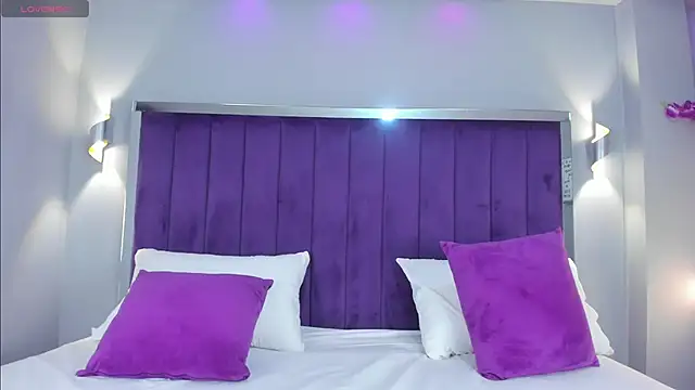 QetziaStoun online show from October 18, 2025, 5:26 pm