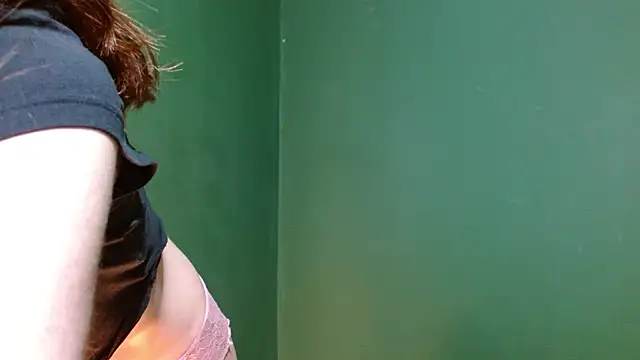 Roxiehood online show from September 12, 2025, 2:44 am