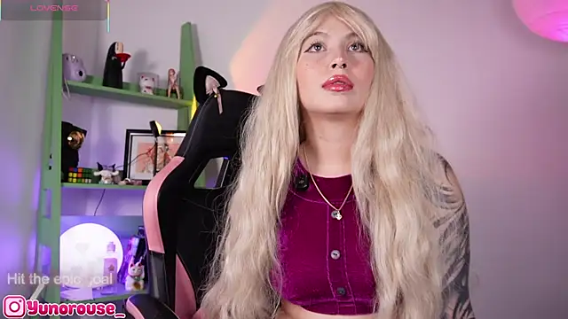 YunoRose  online show from October 18, 2025, 3:41 am