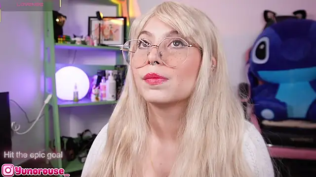 YunoRose  online show from October 21, 2025, 3:17 am