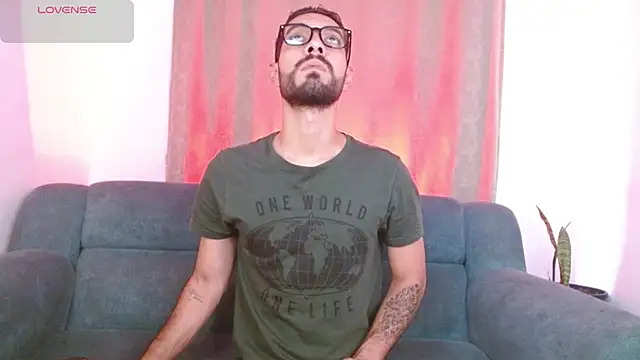 ReyPablo1 online show from October 10, 2025, 8:42 pm