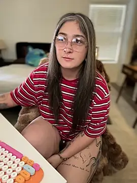 Alix Valentine online show from November 28, 2025, 4:29 pm