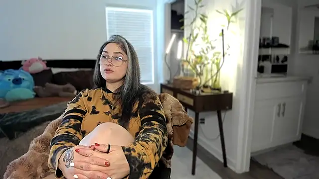 Alix Valentine online show from November 19, 2025, 5:46 pm