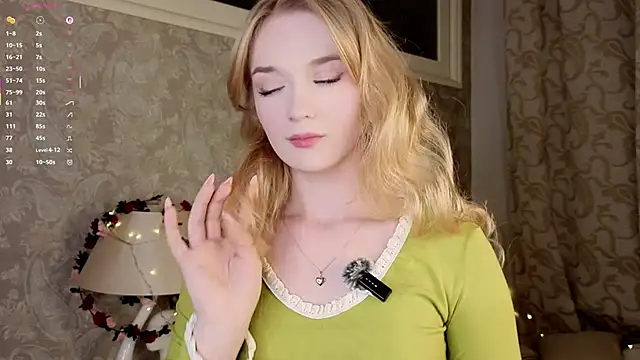 Snapshot of Emma_Frosty chatting on May 5, 2026, 9:40 pm Emma Frosty online show from May 5, 2026, 9:40 pm