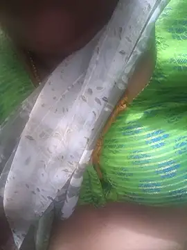 Snapshot of Villageanuty chatting on February 9, 2026, 10:13 am Villageanuty online show from February 9, 2026, 10:13 am