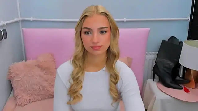 Snapshot of EvetteRose chatting on September 26, 2025, 4:14 pm EvetteRose online show from September 26, 2025, 4:14 pm