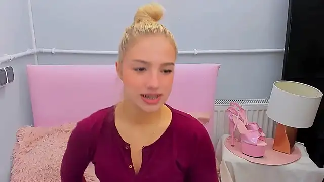 Snapshot of EvetteRose chatting on September 30, 2025, 2:56 pm EvetteRose online show from September 30, 2025, 2:56 pm