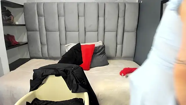 Snapshot of Charlot_milf chatting on April 21, 2026, 11:50 am Charlot milf online show from April 21, 2026, 11:50 am