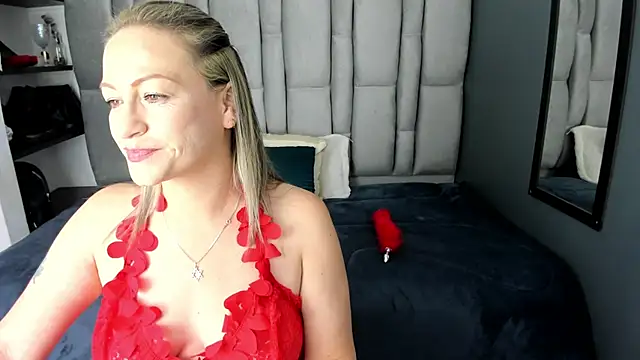 Snapshot of Charlot_milf chatting on November 28, 2025, 3:50 am Charlot milf online show from November 28, 2025, 3:50 am