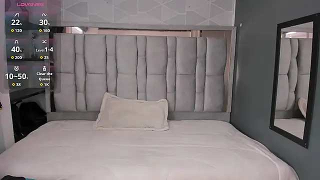 Snapshot of Charlot_milf chatting on October 16, 2025, 12:02 pm Charlot milf online show from October 16, 2025, 12:02 pm