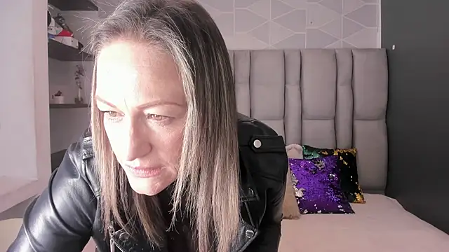 Snapshot of Charlot_milf chatting on October 18, 2025, 11:45 am Charlot milf online show from October 18, 2025, 11:45 am