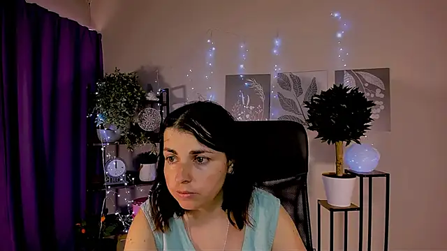 MartaEdams online show from May 18, 2026, 9:03 am