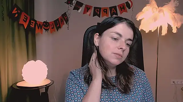 MartaEdams online show from November 7, 2025, 6:18 am