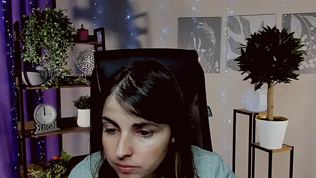 MartaEdams online show from December 22, 2025, 6:24 am