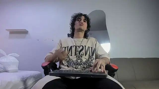 Snapshot of JackesTaylor chatting on April 6, 2026, 4:57 am JackesTaylor online show from April 6, 2026, 4:57 am