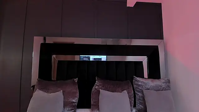 sofiaa brown online show from October 17, 2025, 5:00 am