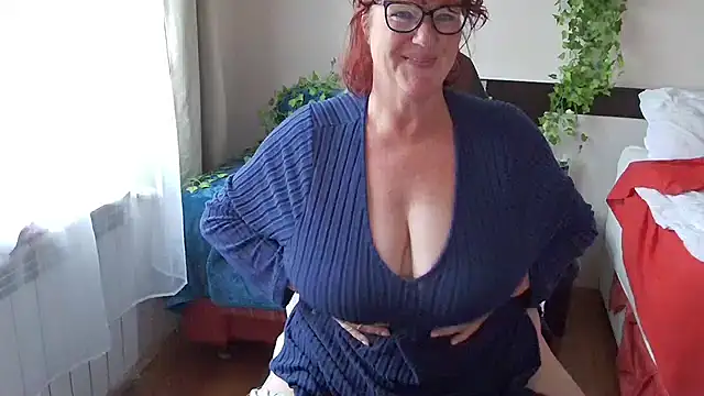 -Curvy- online show from October 2, 2025, 9:56 am