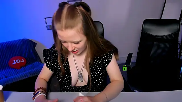 foxy tease  online show from September 22, 2025, 12:49 am