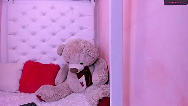 eimy skinny  online show from April 11, 2026, 1:15 pm