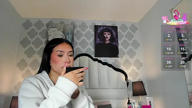 SarahMiler  online show from November 3, 2025, 7:50 pm