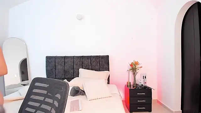 Taylormaxwell online show from December 19, 2025, 10:45 pm