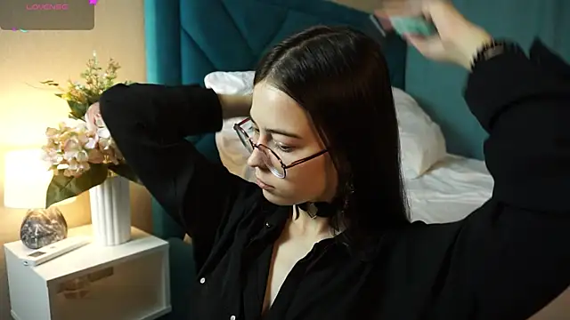 ywixos online show from December 21, 2025, 2:19 pm