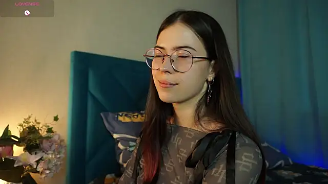 ywixos online show from September 23, 2025, 1:29 pm