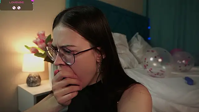 ywixos online show from March 3, 2026, 2:46 pm