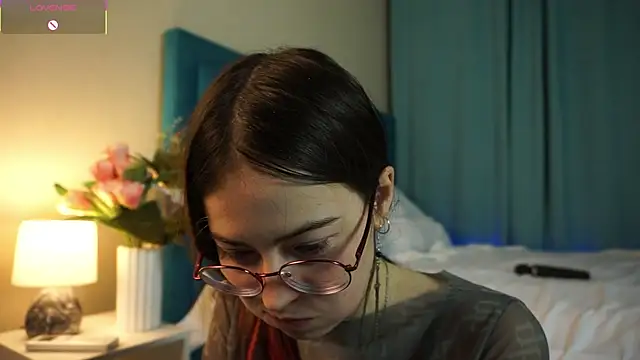 ywixos online show from November 18, 2025, 3:37 pm