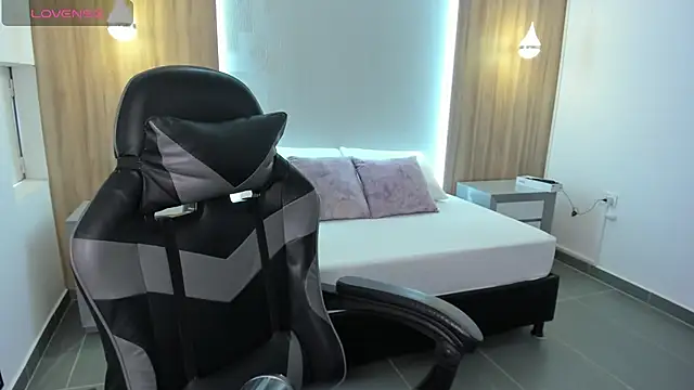 megara x  online show from October 21, 2025, 8:08 pm