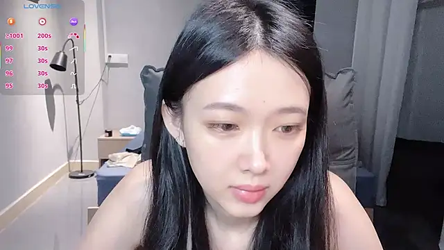 NiNi-baby520 online show from November 7, 2025, 7:35 am