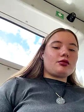 StephanieMur online show from September 21, 2025, 6:07 am