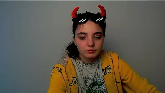 Sun Shine   online show from October 12, 2025, 1:34 pm