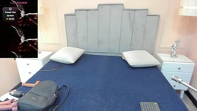 gabriela lux online show from November 16, 2025, 1:38 pm