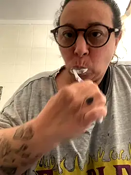 Snapshot of LupeLok chatting on October 8, 2025, 6:52 pm LupeLok online show from October 8, 2025, 6:52 pm