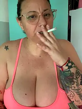 Snapshot of LupeLok chatting on November 20, 2025, 12:50 pm LupeLok online show from November 20, 2025, 12:50 pm