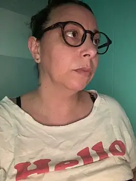 Snapshot of LupeLok chatting on November 11, 2025, 7:52 pm LupeLok online show from November 11, 2025, 7:52 pm