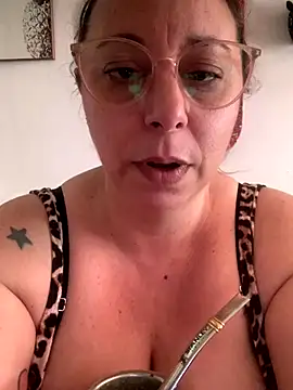 Snapshot of LupeLok chatting on November 22, 2025, 8:29 pm LupeLok online show from November 22, 2025, 8:29 pm