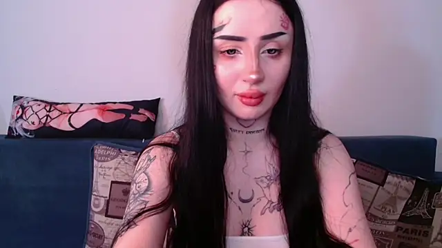 alisa tattoogirl1 online show from September 17, 2025, 7:49 pm