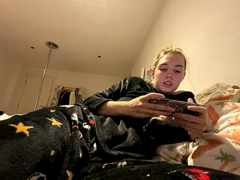 violetcutie online show from October 5, 2025, 7:04 pm
