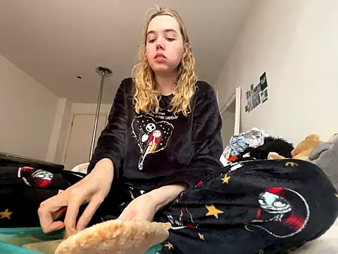 violetcutie online show from September 28, 2025, 3:08 pm